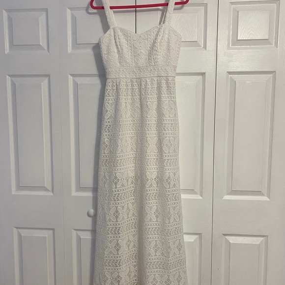 Elegant White Lace Dress - Picture 8 of 16
